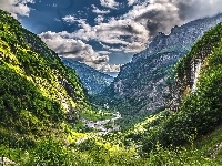 Rzeka, Roślinność, Dolina, Góry, Chmury
