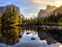 Stan Kalifornia, Rzeka, Drzewa, Góry, Stany Zjednoczone, Park Narodowy Yosemite, Kamienie