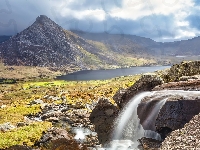 Ogwen Valley, Góry, Hrabstwo Gwynedd, Walia, Rzeka, Szczyt Tryfan, Jezioro Ogwen, Dolina, Kamienie, Park Narodowy Snowdonia