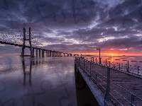 Lizbona, Portugalia, Vasco da Gama, Zachód słońca, Niebo, Most, Rzeka Tag, Chmury