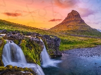 Rzeka, Islandia, Kirkjufell, Zachód słońca, Góra, Wodospad Kirkjufellsfoss, Skały