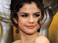 Selena Gomez, Uśmiechnięta, Brunetka