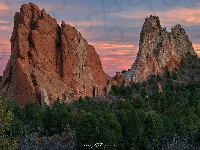 Skały, Kolorado, Stany Zjednoczone, Garden of the Gods, Drzewa, Góry