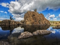 Skały, Jezioro