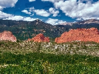 Garden of the Gods, Czerwone, Góry Skaliste, Skały, Rośliny, Colorado Springs, Kolorado, Park stanowy, Chmury