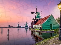 Latarnia, Wiatraki, Rzeka, Zachód słońca, Łódź, Zaandam, Holandia, Domy, Skansen Zaanse Schans