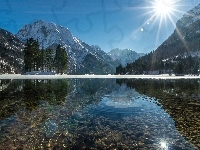 Zima, Góry, Kamienie, Włochy, Jezioro Lago del Predil, Promienie słońca