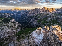 Dolina, Góry, Wschód słońca, Dolomity, Włochy, Skały