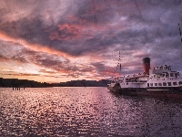 Zachód słońca, Park Narodowy Loch Lomond and the Trossachs, Parowiec PS Maid of the Loch, Szkocja, Jezioro Loch Lomond, Statek
