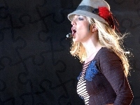 Britney Spears, Mikrofon