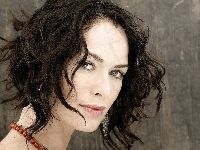 Spojrzenie, Lena Headey, Korale