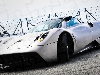 Sportowy, Pagani Huayra, Samochód