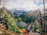 Mgła, Stany Zjednoczone, Las, Drzewa, Góry, Stan Waszyngton, Park Narodowy Północnych Gór Kaskadowych, Chmury, Jezioro Lake Ann, Przełęcz Maple Pass