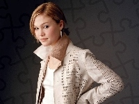 Julia Stiles, płaszcz