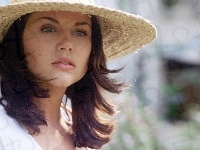 Tiffani Amber Thiessen, Kapelusz