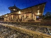 Tory, Stacja kolejowa, Peron