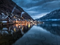 Góry Alpy Salzburskie, Domy, Austria, Miasteczko Hallstatt, Jezioro Hallstättersee