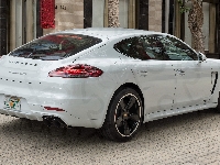 Porsche Panamera GTS, Tył
