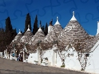 Ulica, Alberobello, Domy, Drzewa