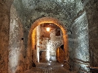 Uliczka, Mury