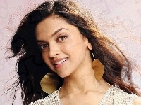 Uśmiech, Deepika Padukone, Kolczyki