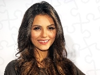 Uśmiechnięta, Victoria Justice