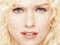 Naomi Watts, Buzia