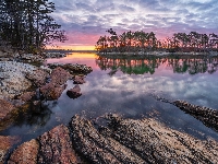 Chmury, Drzewa, Jezioro, Skały, Park stanowy Wolfes Neck Woods, Stan Maine, Stany Zjednoczone, Zachód słońca, Freeport