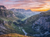 Wschód słońca, Chmury, Drzewa, Góry, Alpy Glarneńskie, Klausenpass, Szwajcaria, Przełęcz