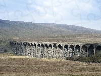 Kamienny, Wzgórza, Wiadukt