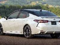 Biała, Toyota Camry XSE
