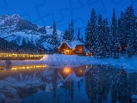Most, Kanada, Oświetlony, Zima, Emerald Lake, Park Narodowy Yoho, Dom, Góry, Alberta, Jezioro, Drzewa