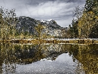 Kalifornia, Odbicie, Drzewa, Park Narodowy Yosemite, Rzeka Merced, Stany Zjednoczone, Góry, Człowiek