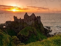 Irlandia Północna, Ruiny, Morze, Wybrzeże, Zamek Dunluce Castle, Hrabstwo Antrim, Zachód słońca
