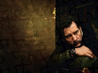 Clive Owen, Mężczyzna, Zamyślony