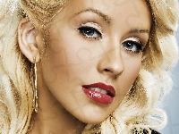 Piosenkarka, Christina, Aguilera, Zbliżenie