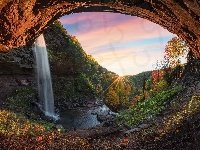 Promienie słońca, Jaskinia, Stan Nowy Jork, Stany Zjednoczone, Drzewa, Skała, Wodospad, Jesień, Las, Kaaterskill Falls